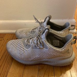 Adidas men’s 9 sneakers